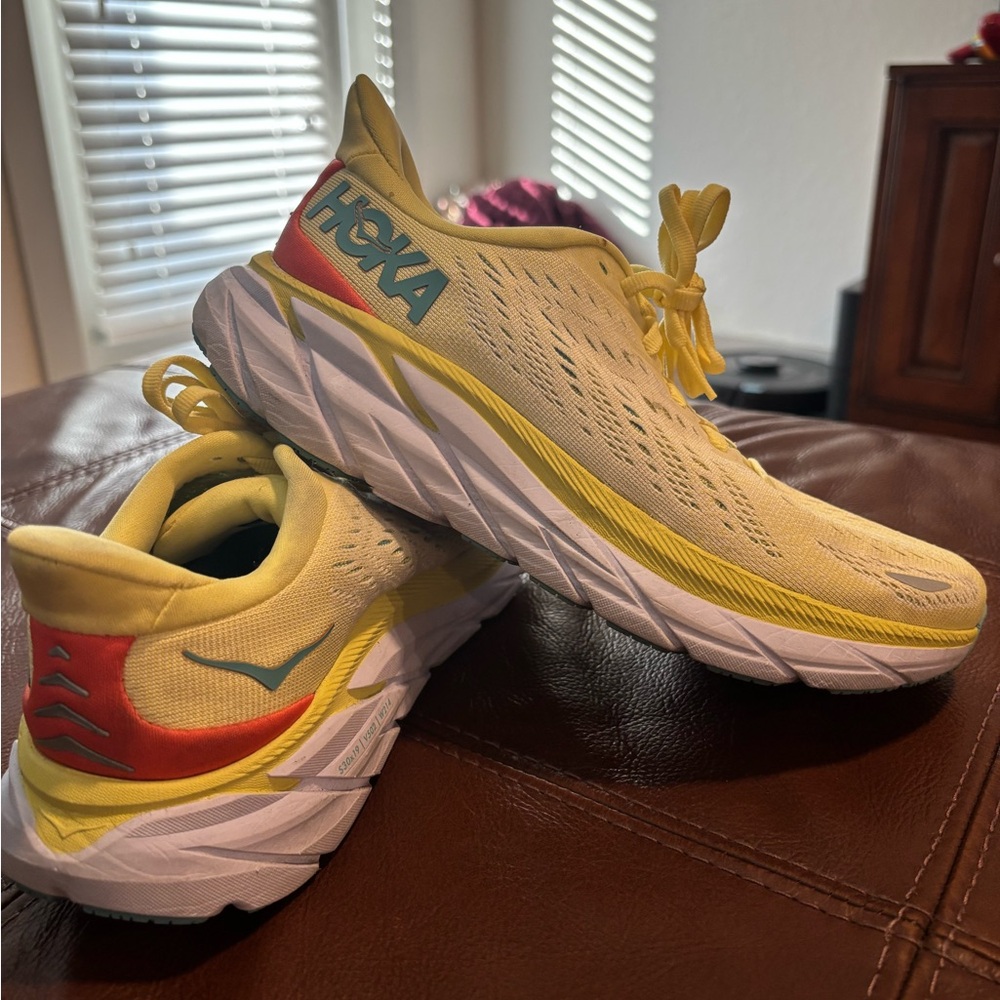 Women’s Hoka Clifton 8’s